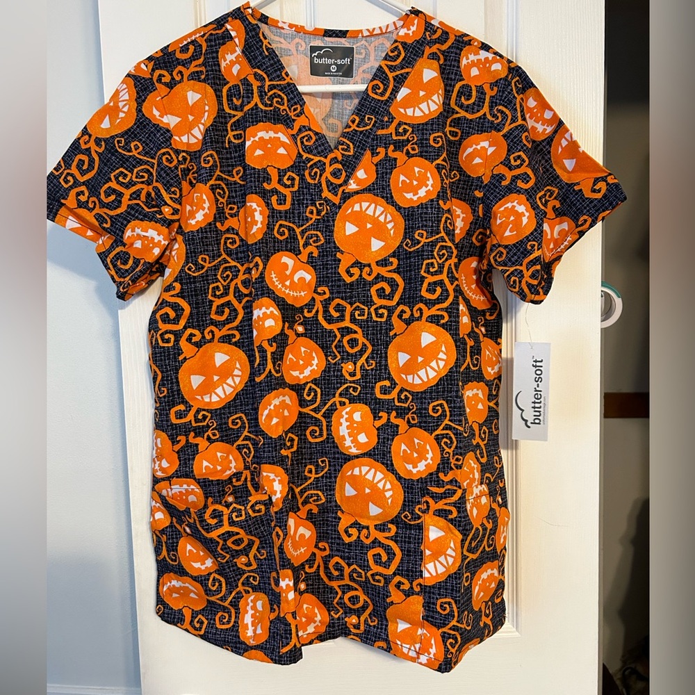 Women’s Halloween printed scrub top